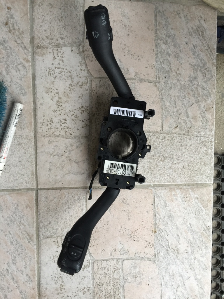 Bloc semnalizare stergator cu pilot SKODA FABIA OCTAVIA AUDI VW 8L0953513J