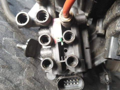Bloc valve suspensie perne aer / bloc de supape Audi Q7 4M Q8 4M0616013A