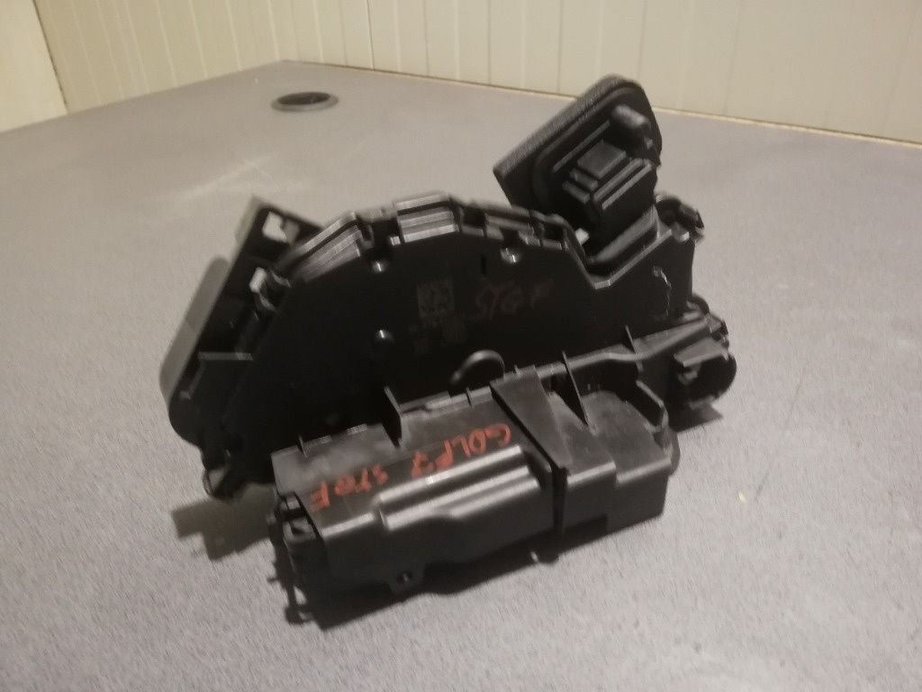 Broasca usa stanga fata VW Golf 7 Variant an 2017 2018 2019 cod 5TB837015 incuietoare portiera