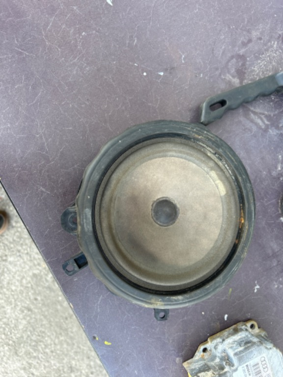 Boxa auto audi a3 8p a4 b7 8p0035411