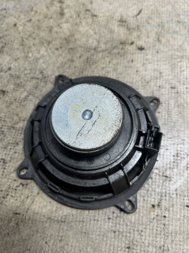 Boxa dreapta spate Dacia Duster 2013