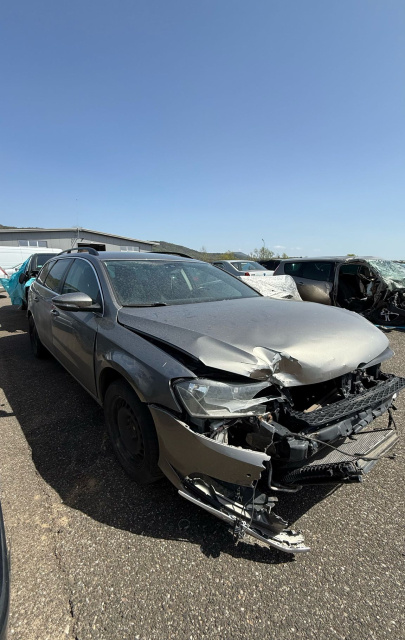 Boxa fata dreapta Volkswagen VW Passat B7 [2010 - 2015] Variant wagon 5-usi 2.0 TDI (140 hp) CFFB PPY