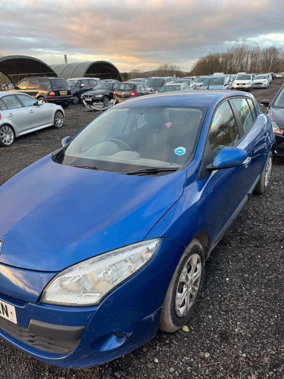 BOXA RENAULT MEGANE 3 2010 ALBASTRU HATC