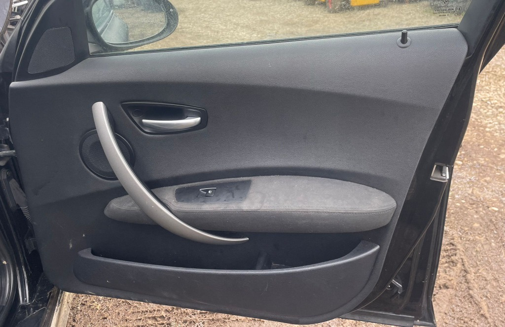 BOXA USA DREAPTA FATA BMW SERIA 1 E87 AN 2006