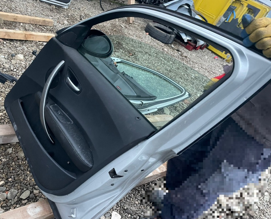 BOXA USA DREAPTA FATA BMW SERIA 1 MODEL IN 4 USI