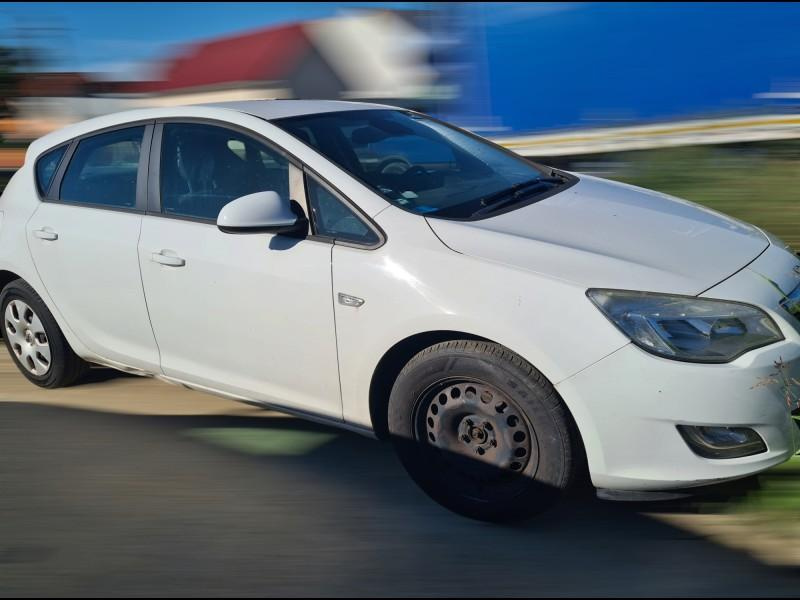 Boxa usa fata Opel Astra J 2009-2018 13468640