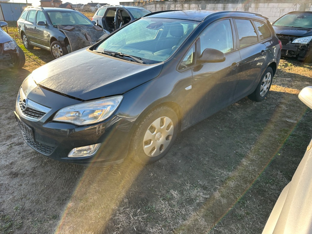 Boxe Opel Astra J 2011 Break 1.7