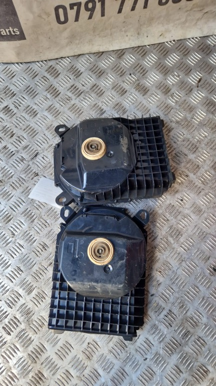 Boxe podea BMW seria 1 E87 E81 2.0 D an 2011 cod 9143233-02 / 9143986-02