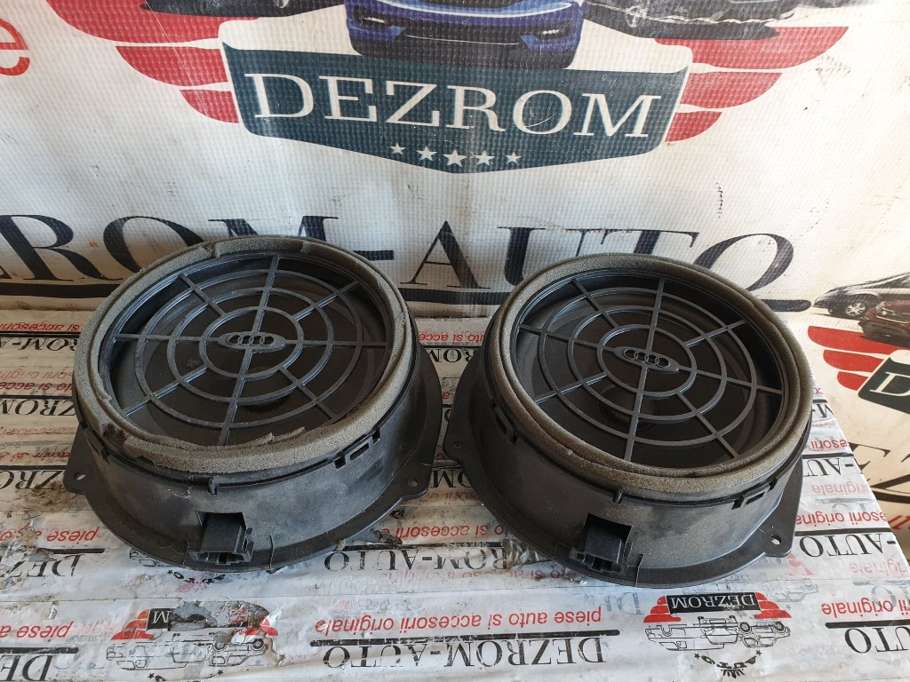 Boxe spate Audi Q5 cod piesa : 8R0035411