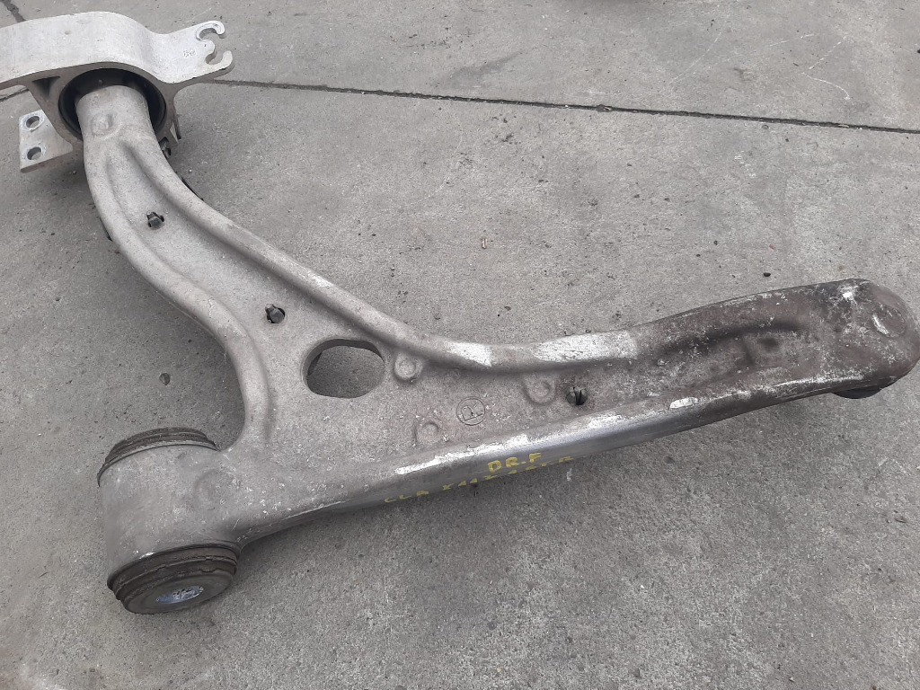 Brat bascula dreapta fata 1.6b 270910 mercedes cla x117 2017