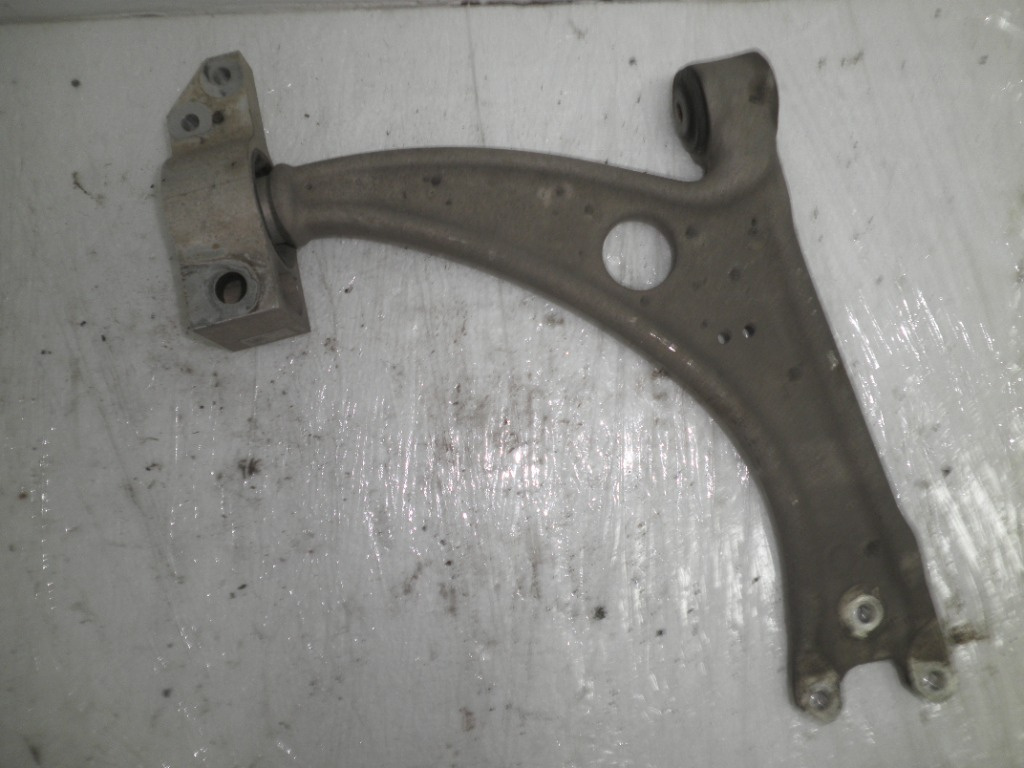 Brat / bascula stanga / dreapta fata Aud
