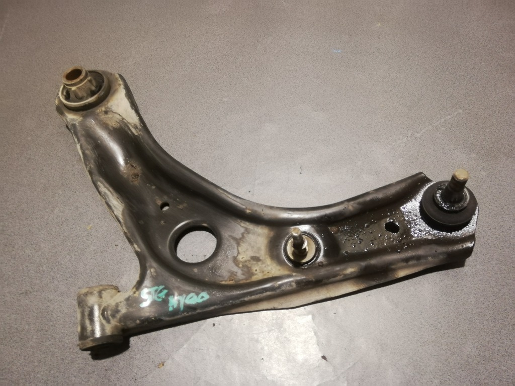 Brat bascula stanga Toyota Aygo B4 1.0 benzina 69 cai motor 1KR-FE an 2014 2015 2016 2017 2018