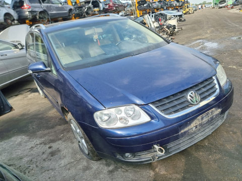 Brat dreapta fata Volkswagen Touran 2004 Monovolum 2.0 tdi AZV