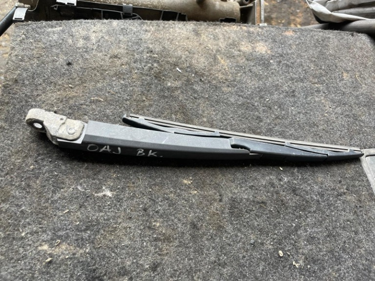 Brat stergator haion portbagaj Opel Astra J break 