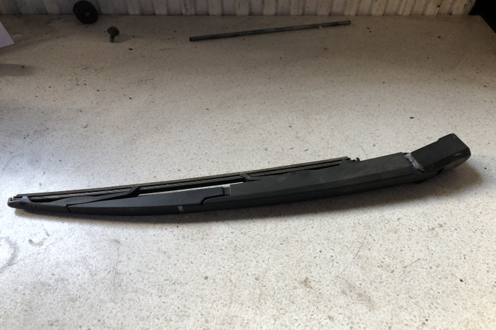 Brat stergator luneta Opel Astra J [2009 - 2012] S