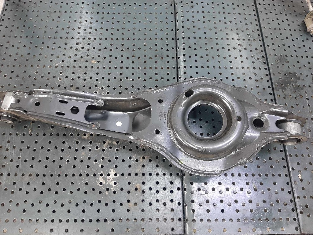 Brat suspensie roata dreapta spate ford focus 2 hatchback 4m515k652cb