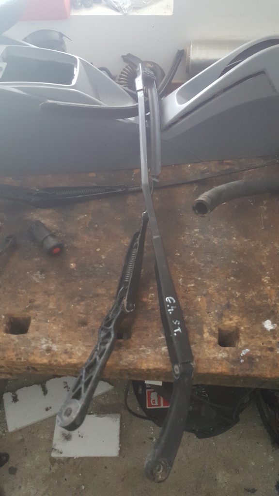 Brate stergator vw golf 4 2004