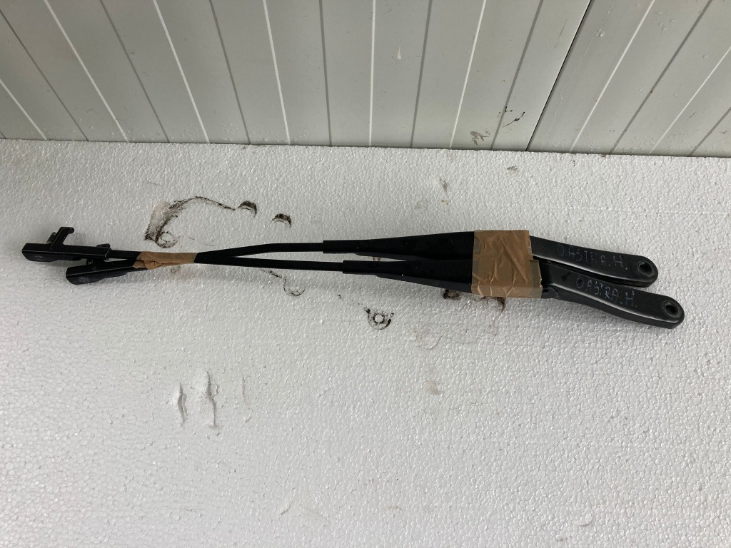 Brate stergator stanga dreapta opel astra h