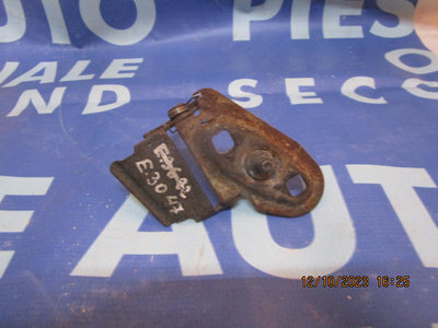 Broasca capota BMW E36 1996; 8122267 (siguranta)