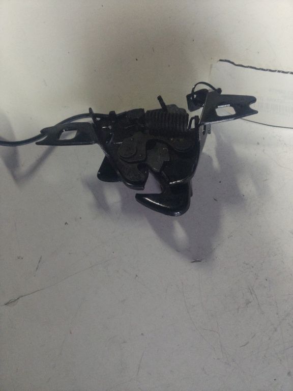 Broasca capota fata Skoda Octavia an 2010 cod piesa 1u0823509f
