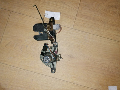 Broasca capota spate AUDI A4 b5 1.9 tdi 1996