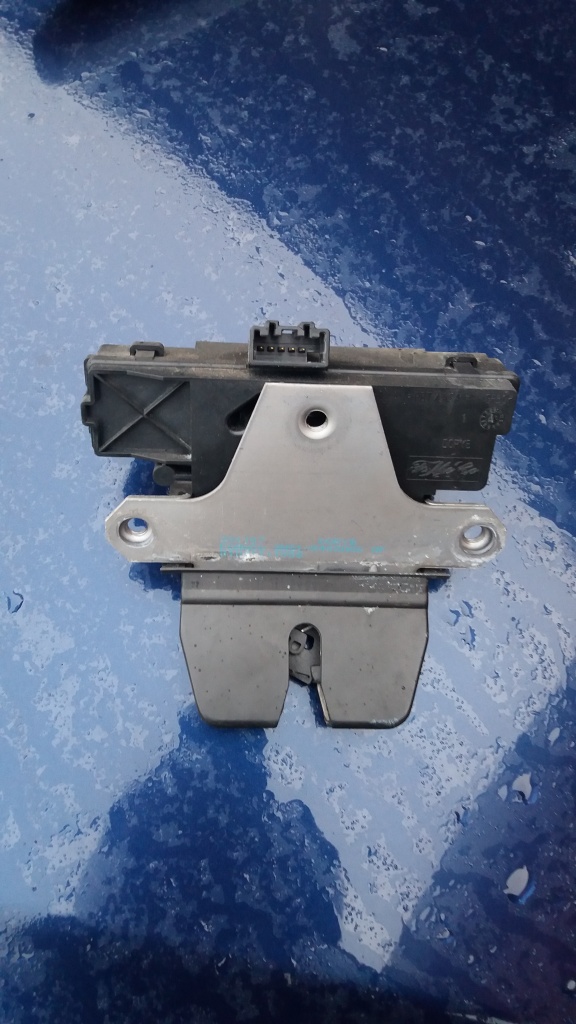 Broasca capota spate ford focus mk 2 sedan