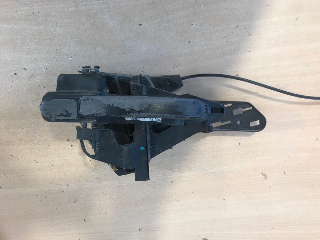Broasca cu maner dreapta spate ford fiesta 5 2002 - 2006 hatchback