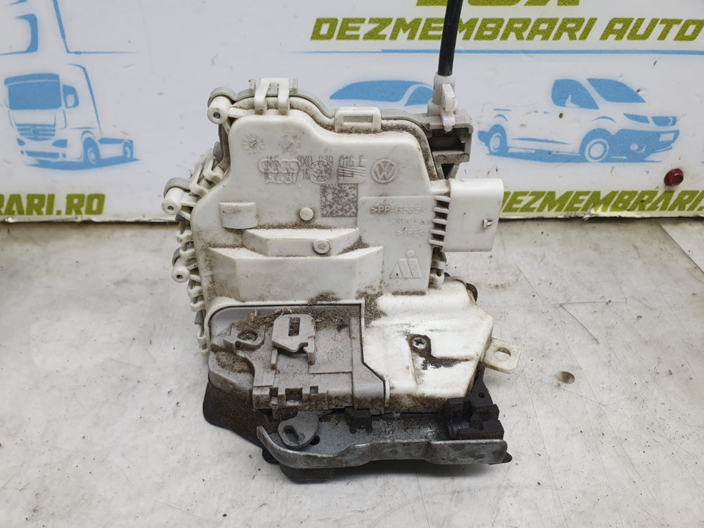 Broasca dreapta spate 8X0839016E Audi A1 8X [facelift] [2014 - 2020]