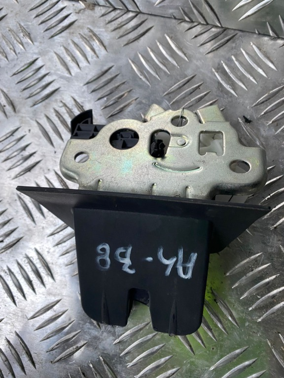 Broasca haion Audi A4 B8