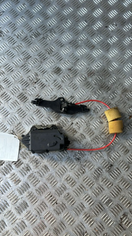 Broasca haion / incuietoare haion Mercedes E 320 W211 / S211 cod A1647400635