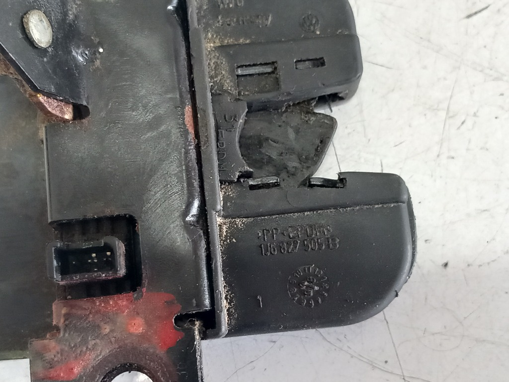 Broasca haion Volkswagen Golf 4 an cod piesa 1J6827505B