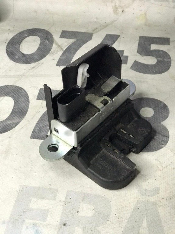 Broasca haion VW Passat Variant 365 AN 2003-2010 COD 1K6827505E