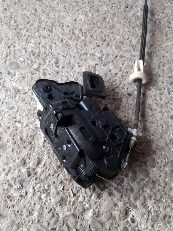 Broasca incuietoare stanga fata VW GOLF 6 HATCHBAC