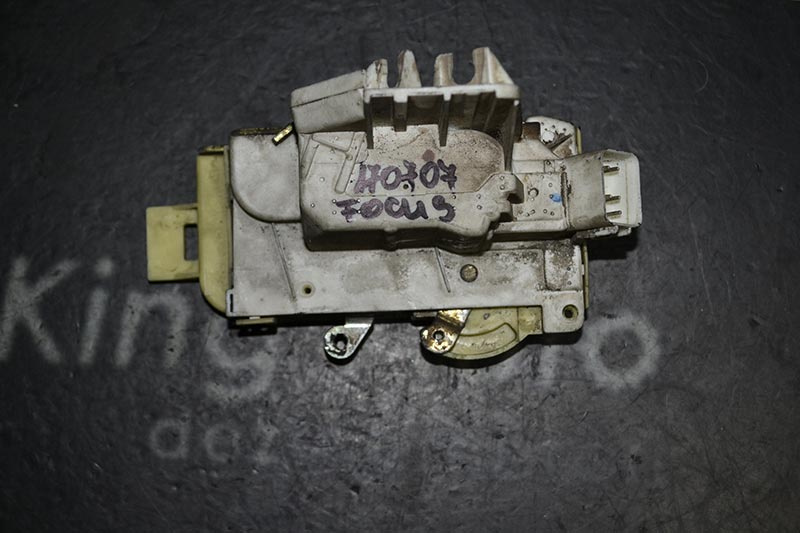 BROASCA / INCUIETOARE USA DREAPTA FATA FORD FOCUS 