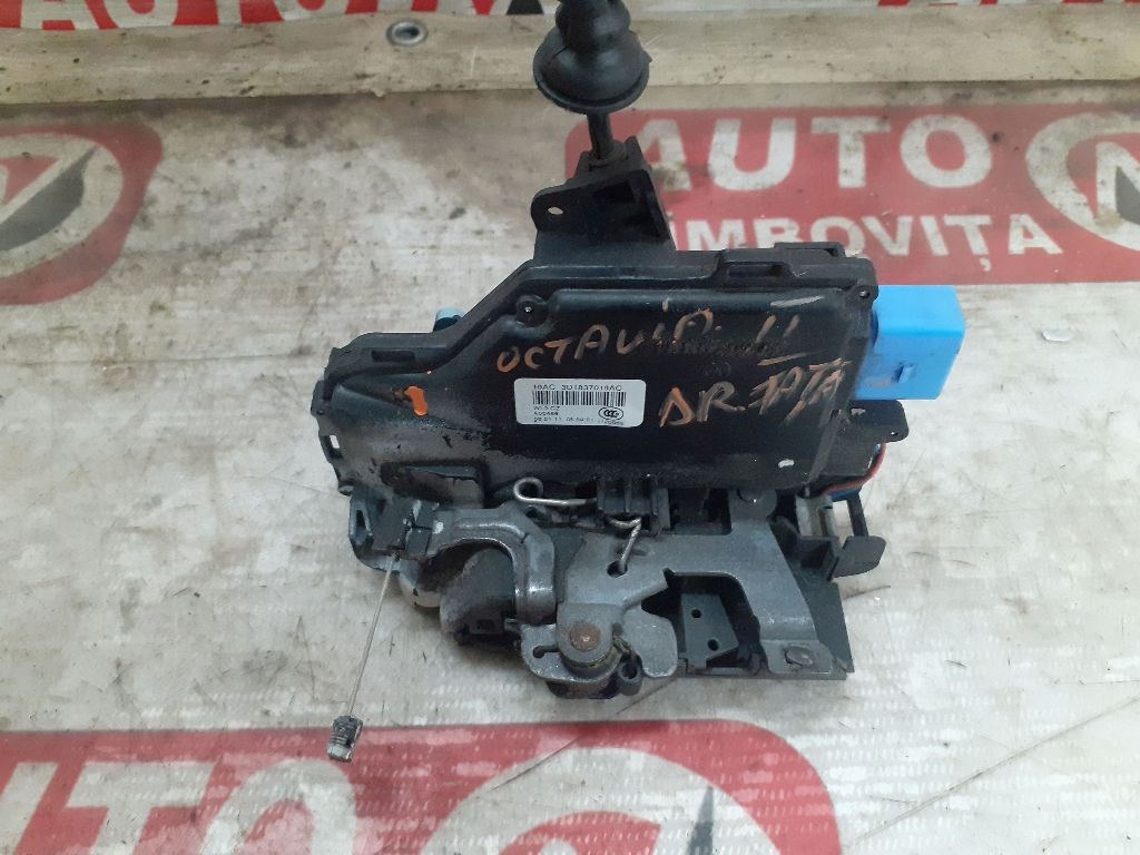 BROASCA (INCUIETOARE) USA DREAPTA FATA SKODA OCTAVIA II 2011 OEM:3D1837016AC.