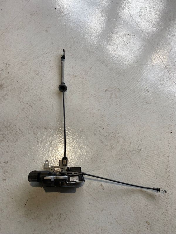 Broasca incuietoare usa stanga fata Volvo XC90 2015-2022 31349896