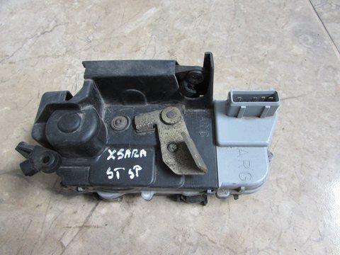 Broasca / incuietoare usa stanga spate Citroen Xsara an 2003 (mufa cu 4 pini)