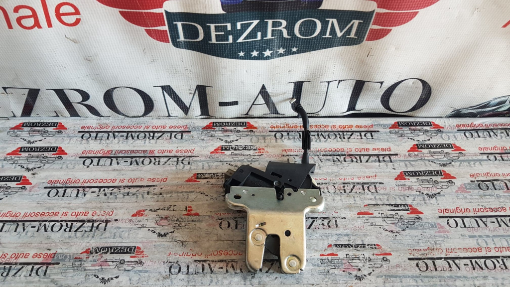 Broasca portbagaj Audi A8 4E Facelift cod piesa : 4F5827505D