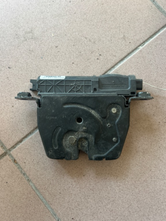 Broasca portbagaj BMW F10 Cod 918064