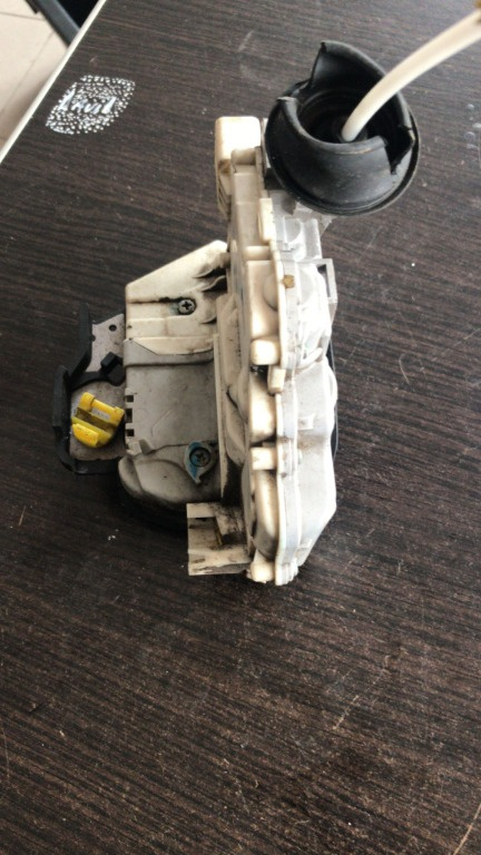 Broasca stanga fata Audi A6 C6 cod ja64f1837015