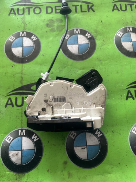 Broasca stanga fata de Anglia Volkswagen Passat B8 2016, 5E2837015