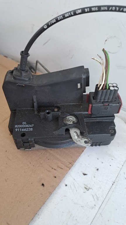 Broasca stanga fata Renault Trafic 2014 cod oe 8200008247 / 91166228