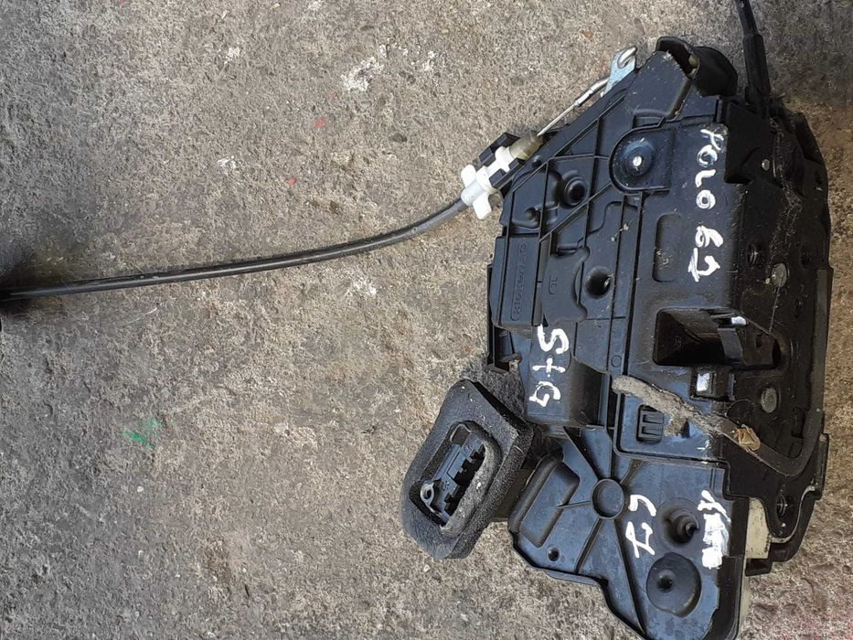 Broasca stanga fata Volkswagen Polo 6R cod 5K1837015E