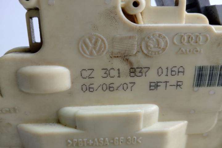 Broasca usa dreapta fata 3C1837016A Volk