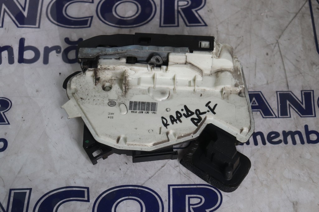 BROASCA USA DREAPTA FATA SKODA RAPID AN : 2015 / 5E1837016A