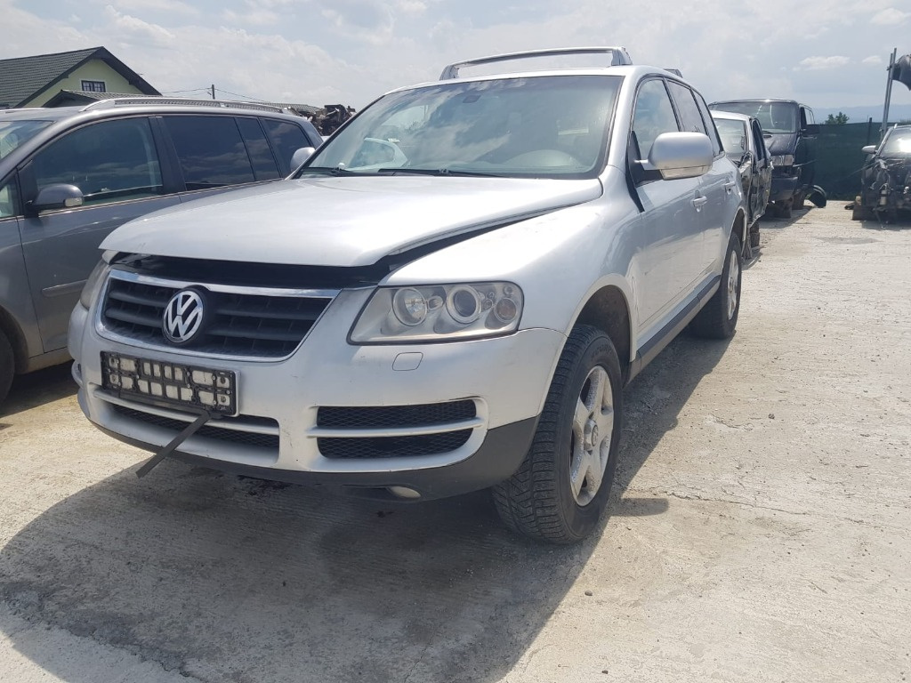 Broasca usa dreapta fata Volkswagen Touareg 7L 2006 MASINA DE TEREN INCHISA 2.5 tdi
