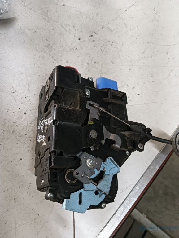 Broasca usa dreapta fata VOLKSWAGEN TOURAN (5T1) [ 2015 - > ] OEM 3d2837016s