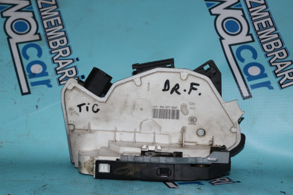 Broasca usa dreapta fata VW Tiguan 2010 (5N1837016C)