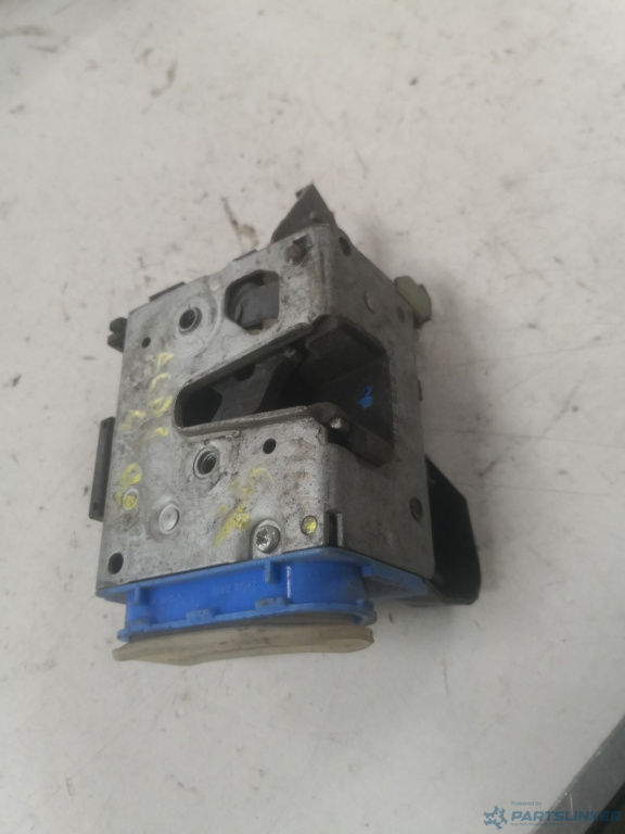 Broasca usa dreapta spate AUDI A4 Saloon (8D2, B5) [ 1994 - 2001 ] OEM 8d0839016a