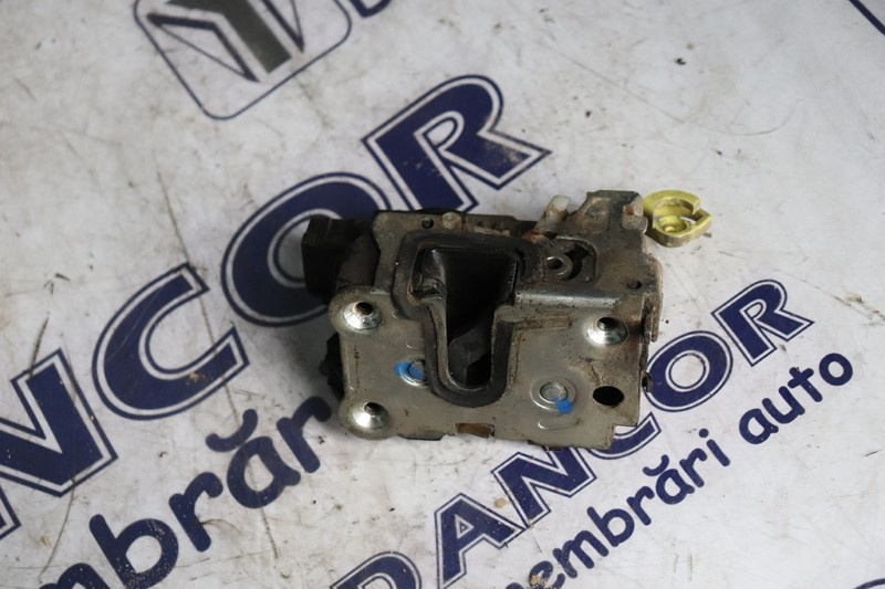 BROASCA USA DREAPTA SPATE DACIA DUSTER / AN 2014